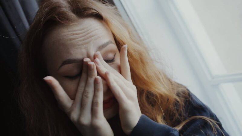 15 years old girl alone, crying in her room